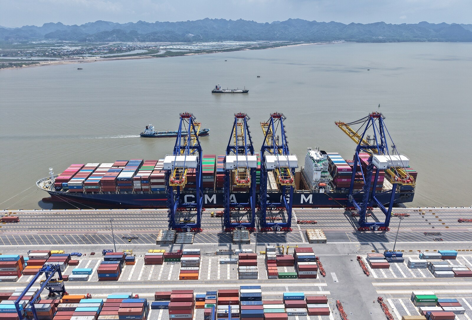 APM Terminals 收购 Hateco 码头 49% 的股份