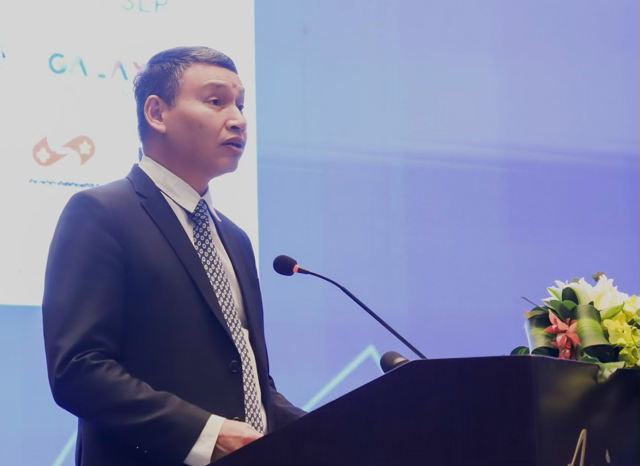 岘港市人民委员会常务副主席、越南岘港国际金融中心执行机构主席胡奇明在论坛上讲话。