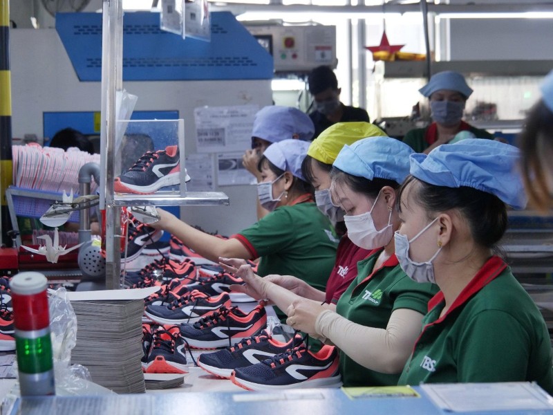 2026年前5个月,对印度的鞋类出口同比猛增417.7%。(照片:Vu Khue)