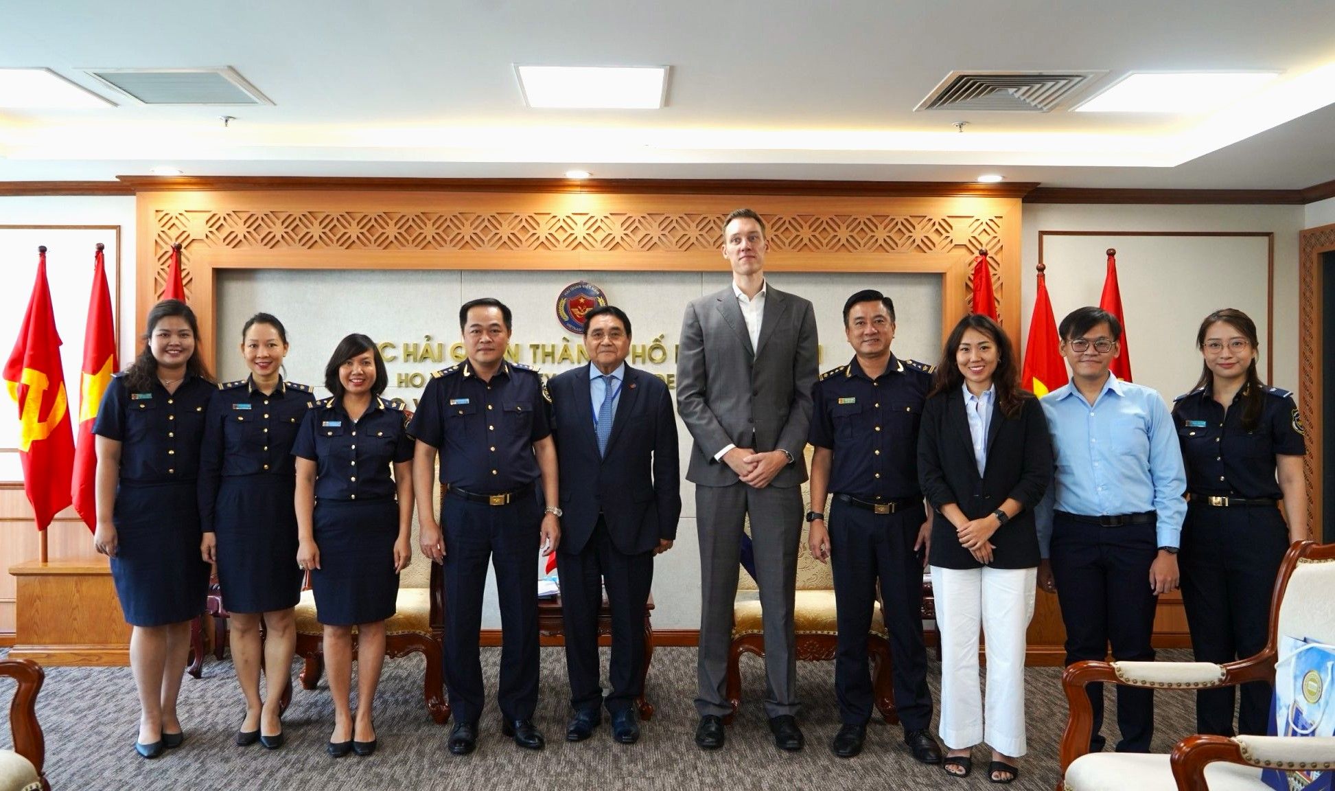 欧洲商会与胡志明市海关部门举行会议