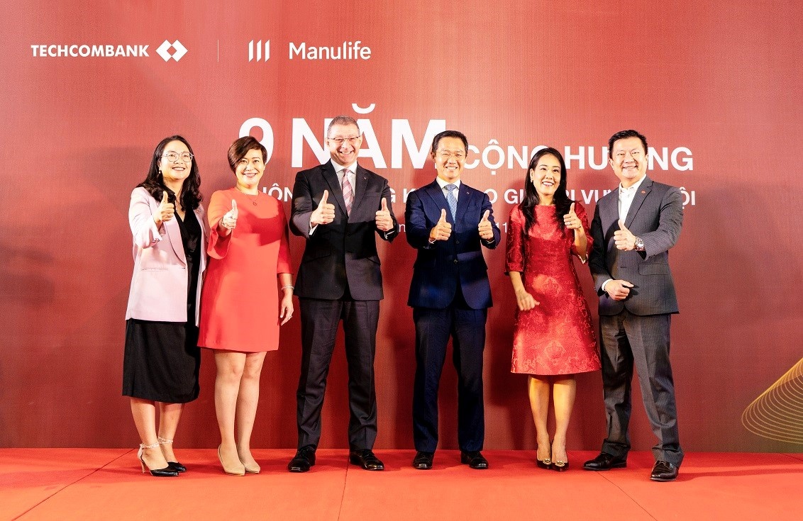 Techcombank 与宏利越南庆祝银行保险合作伙伴关系取得成功