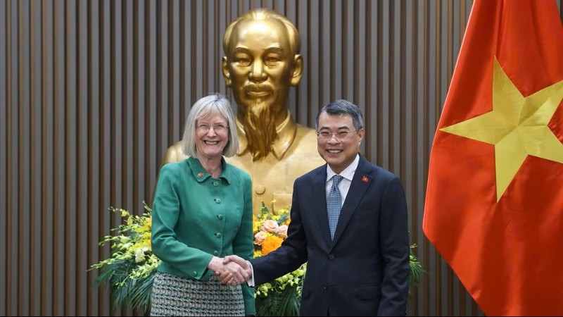 越南政府总理黎明雄会见澳大利亚驻越南大使 H.E. Gillian Bird女士,6月29日。(照片:VGP)
