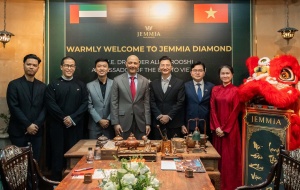 Jemmia Diamond 与大使主持越南-阿联酋贸易对话
