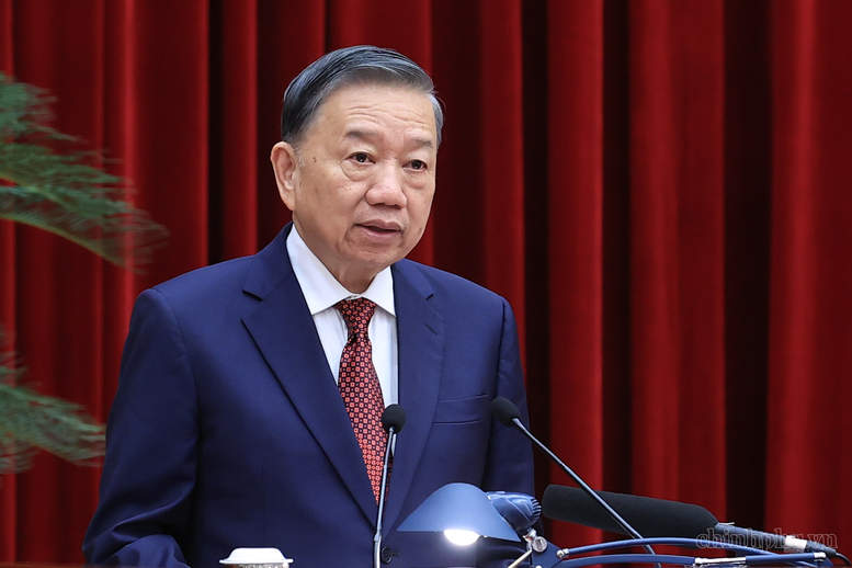 越共中央总书记、国家主席苏林7月24日在越共十四届三中全会闭幕会上发表讲话。(图片来源:VGP)