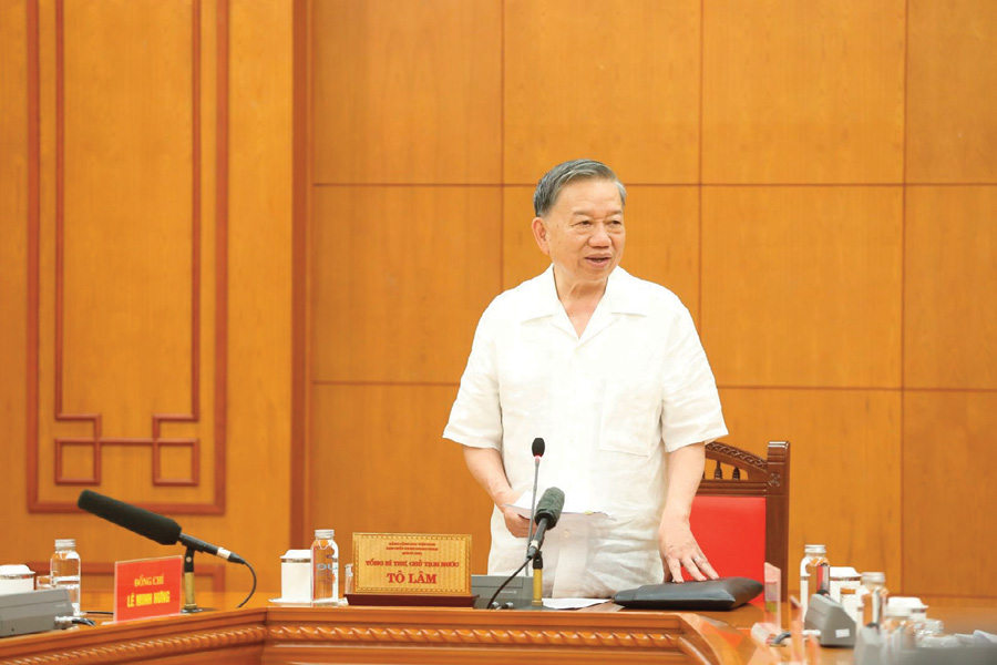 越共中央总书记、国家主席苏林主持与政府党委和有关部委、机构就落实第34-CT/TW号指令的工作会议。
