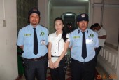 Bảo vệ ca sỹ Cẩm Ly