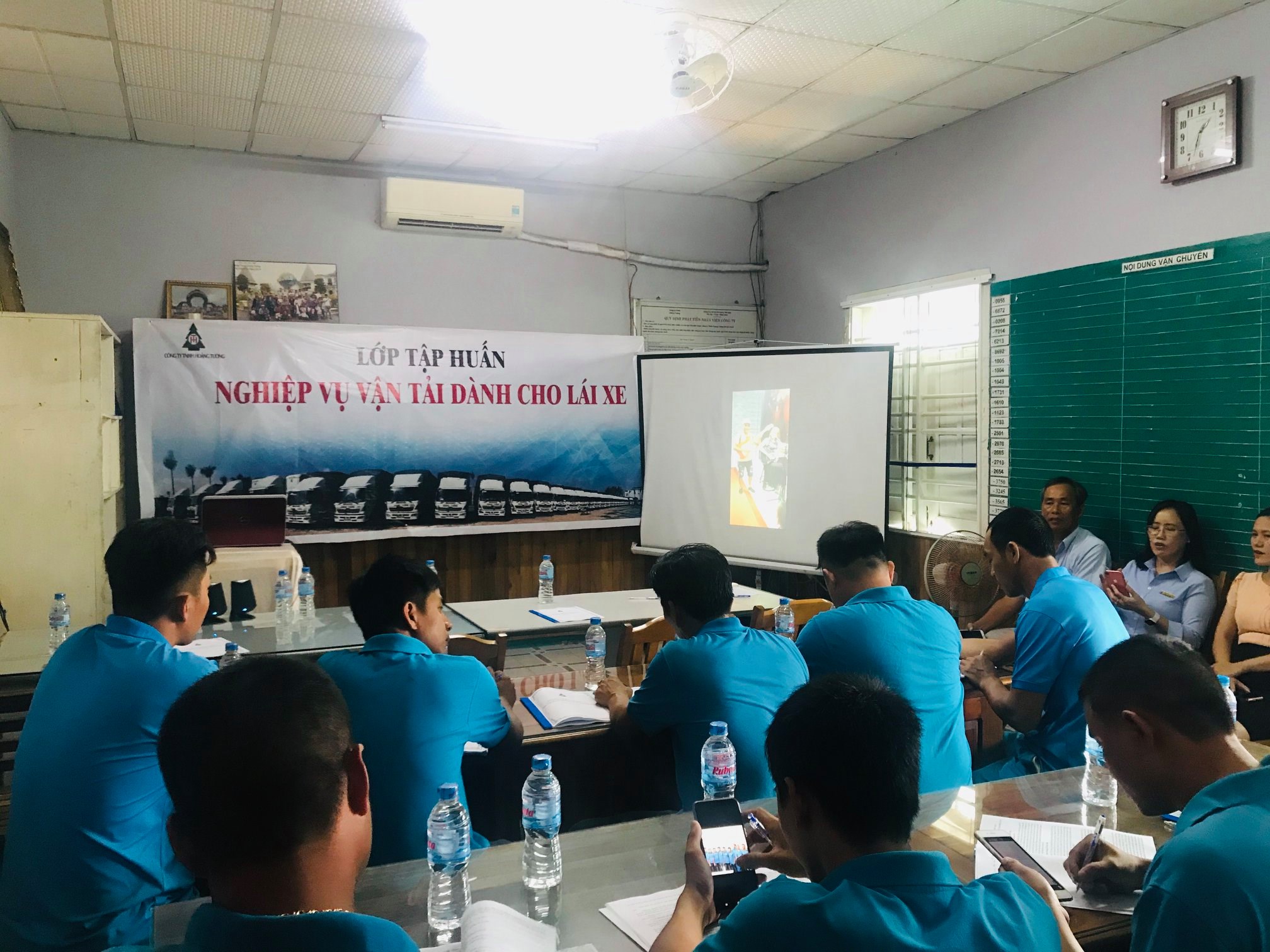 Đào tạo và huấn luyện lái xe