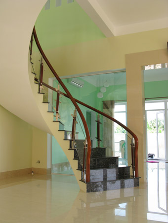 Cầu thang kính