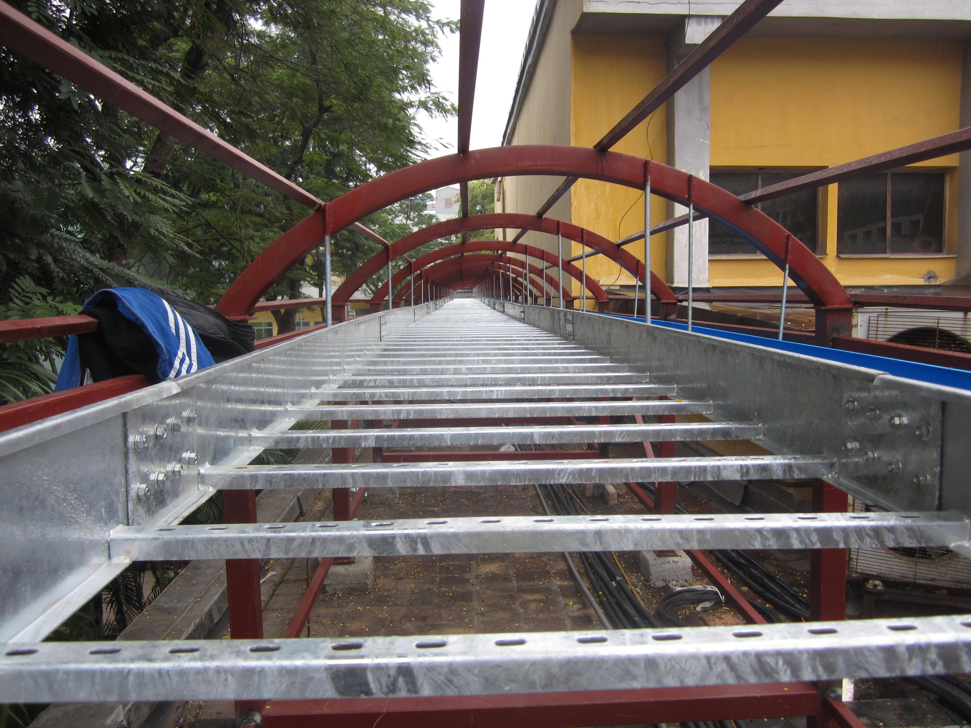 Thang máng cáp điện