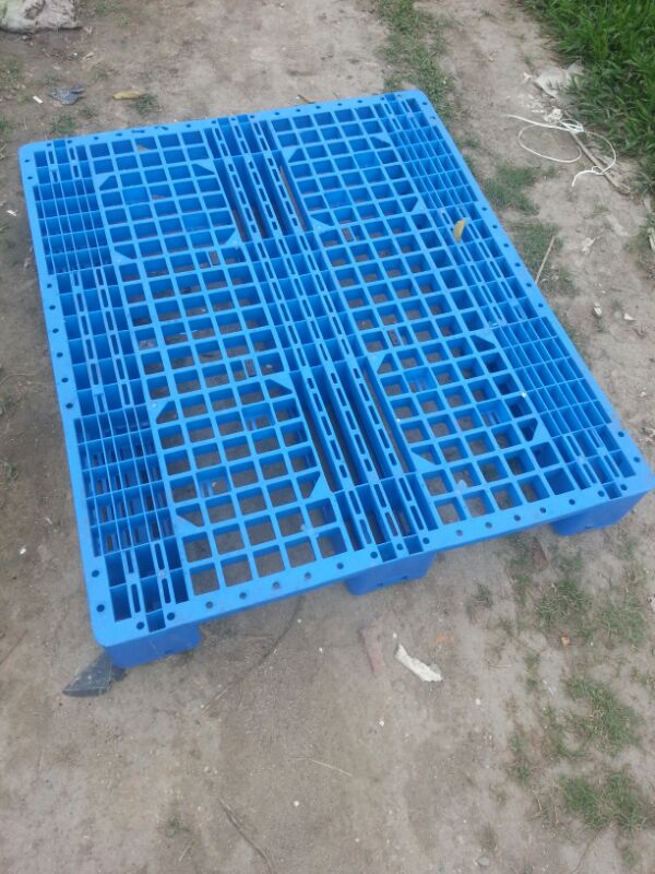 Pallet nhựa xanh 3 chân