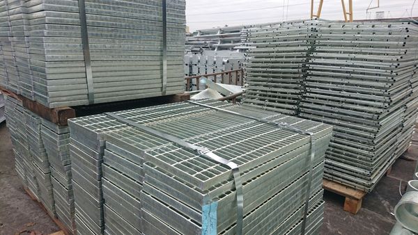 Tấm sàn grating