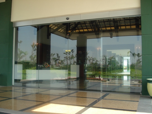 Cửa trượt kính tự động