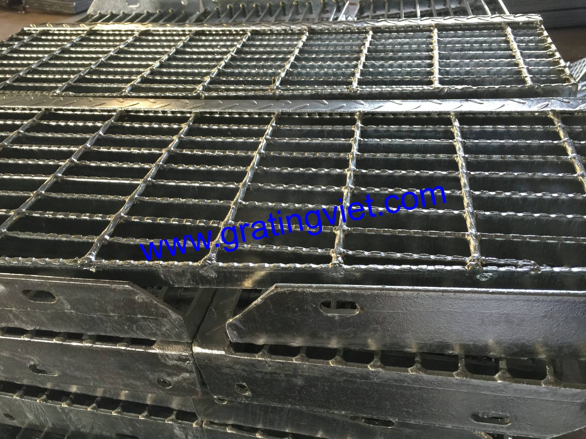 Bậc Thang Grating