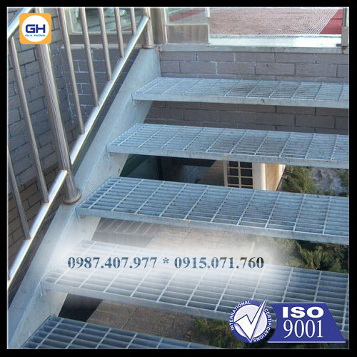 Bậc cầu thang Grating