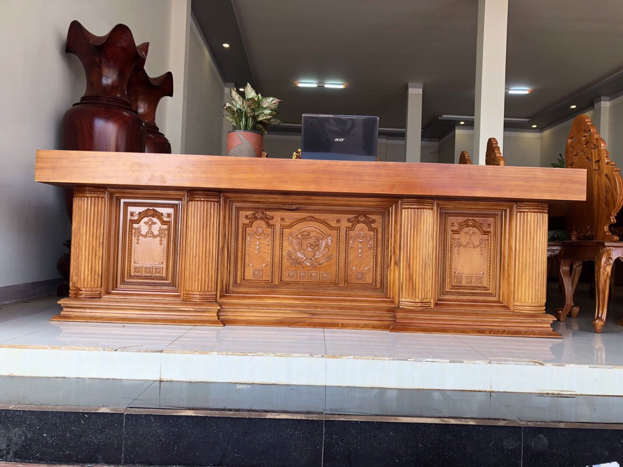 Bàn làm việc