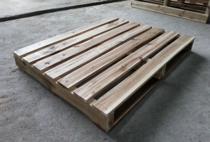 Pallet gỗ 2 hướng nâng