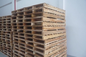 Pallet gỗ 2 hướng nâng
