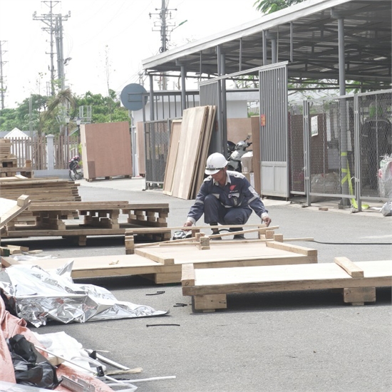 Pallet gỗ 2 hướng nâng 2 tấn