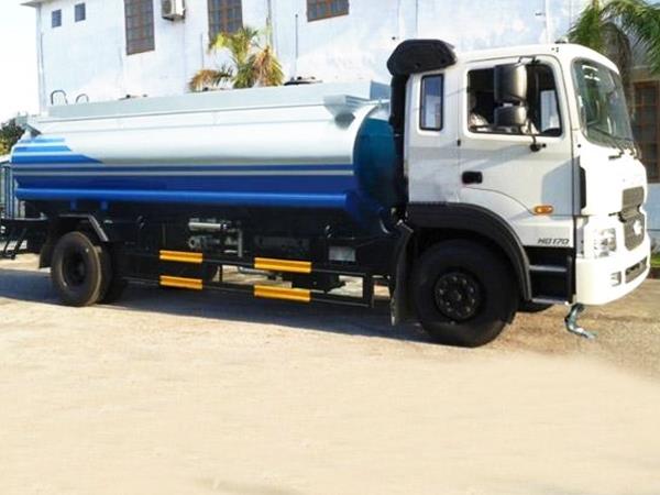 Xe phun nước tưới cây
