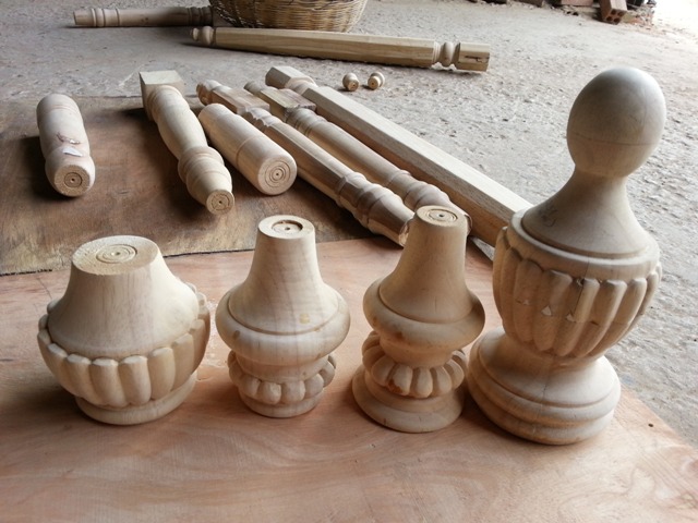 Tiện, chạm, chuốt chi tiết gỗ