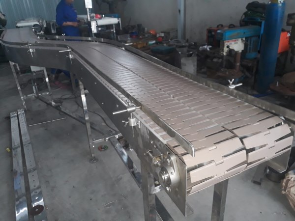 Khung băng tải xích nhựa