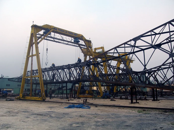 Gia công cột thép mạ kẽm