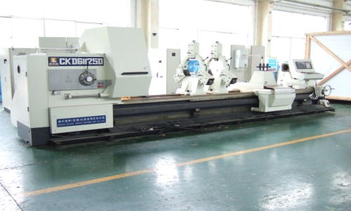Máy tiện ngang