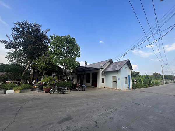 Khu vực văn phòng và nhà chòi