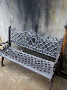 Ghế gang đúc