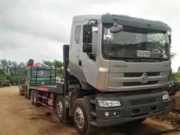 Xe chở máy công trình