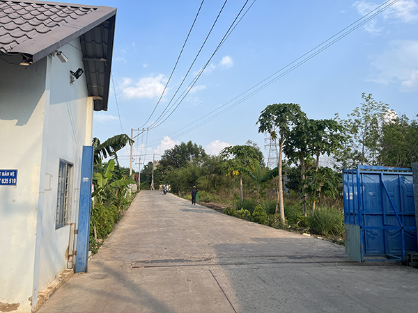 Cổng chính và nhà chòi cho tài xế