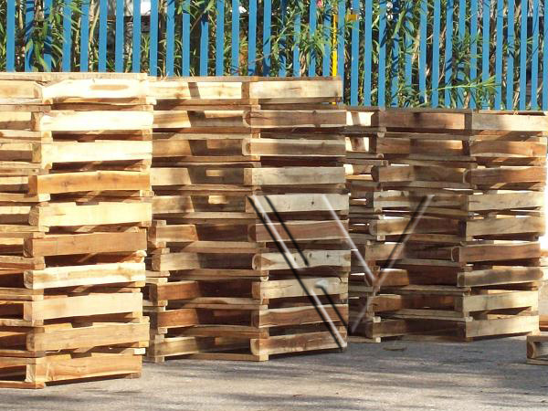 Pallet gỗ 4 hướng nâng