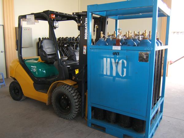 Vận chuyển hàng bằng xe nâng