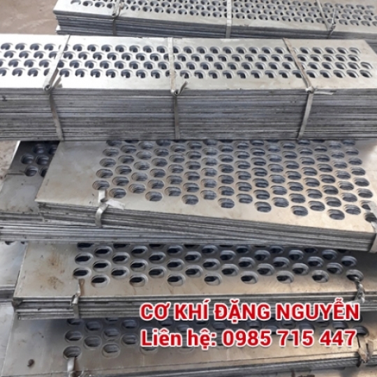 Thép tấm đột lỗ ovan