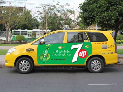 Thiết kế thi công quảng cáo Xe Taxi