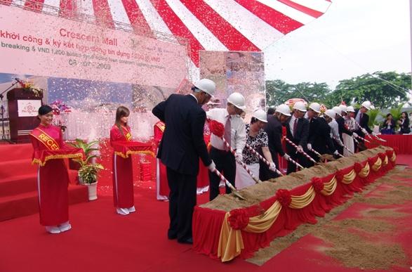 Tổ chức lễ khởi công