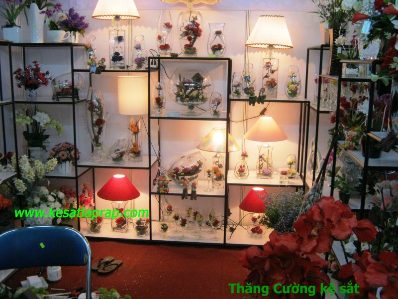 Kệ sắt vuông trưng bày sản phẩm