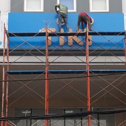Bảng hiệu công ty Tiki