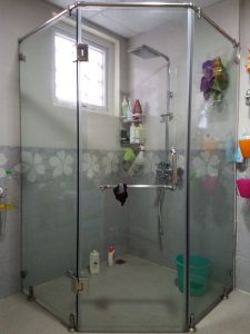 Cửa cabin nhà tắm