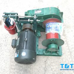 Máy tời mặt đất