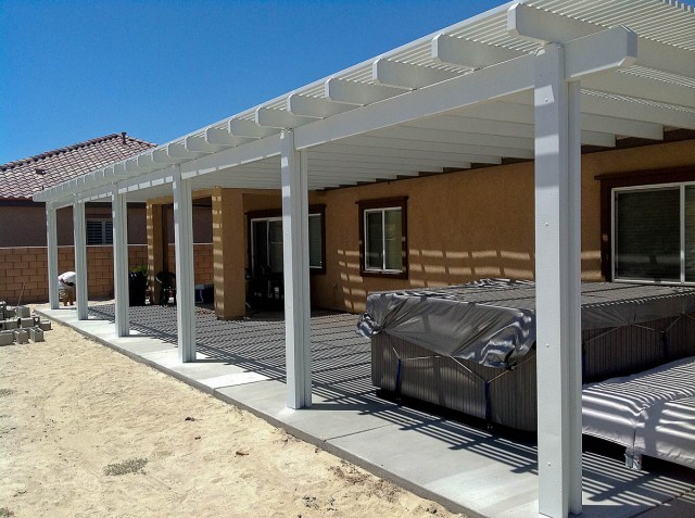 Mái hiên biệt thự sân vườn