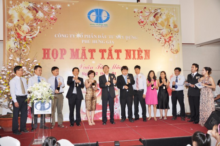 Tổ chức tiệc tất niên