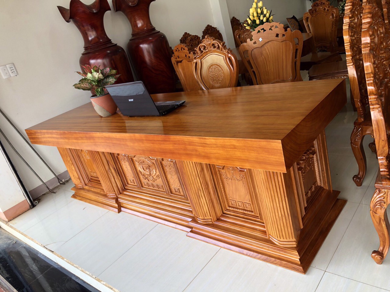 Bàn làm việc