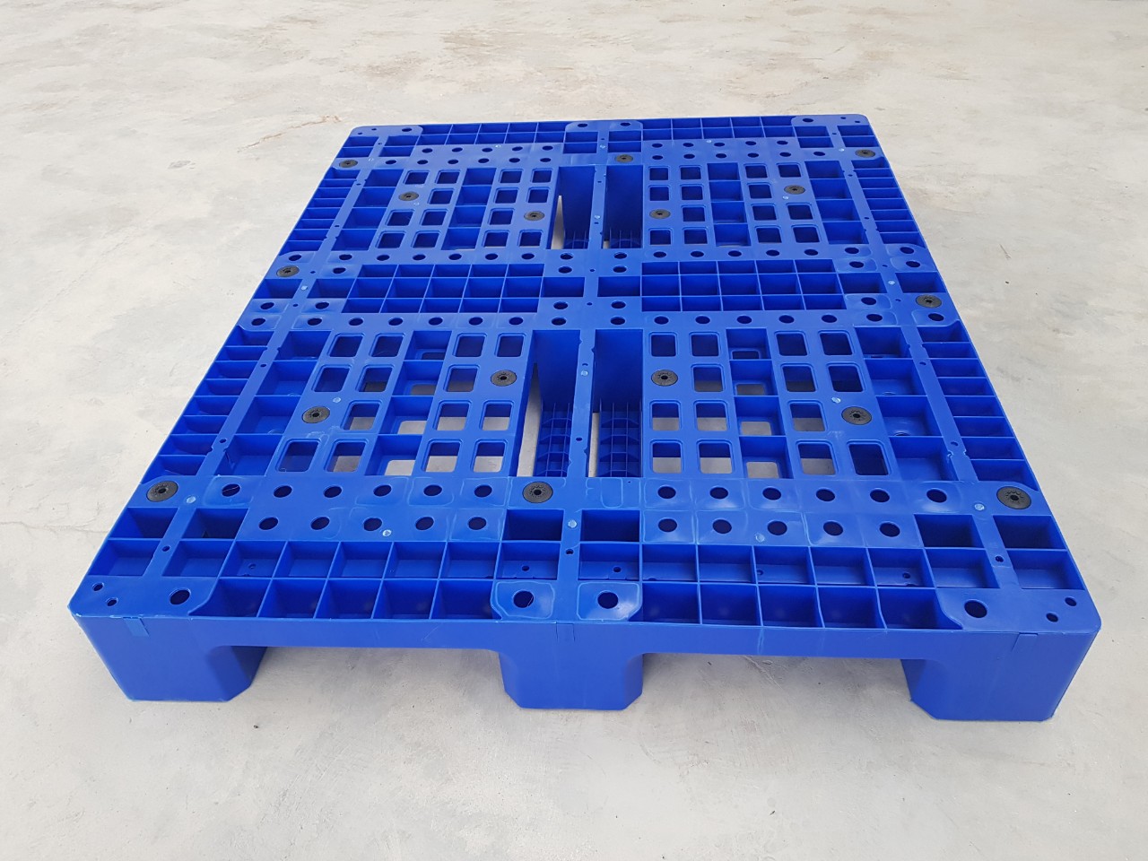 Pallet nhựa