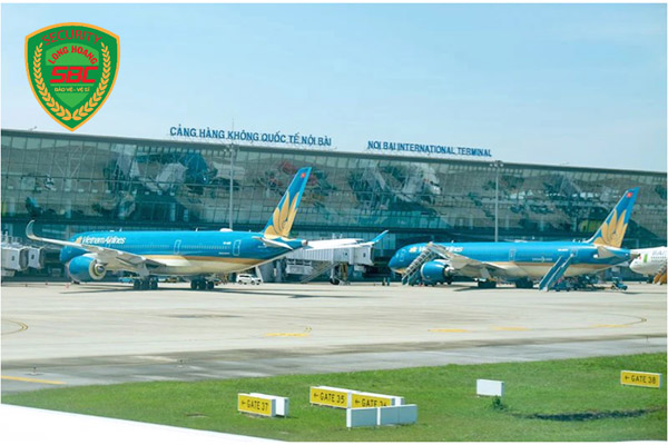 Bảo vệ tuần tra sân bay