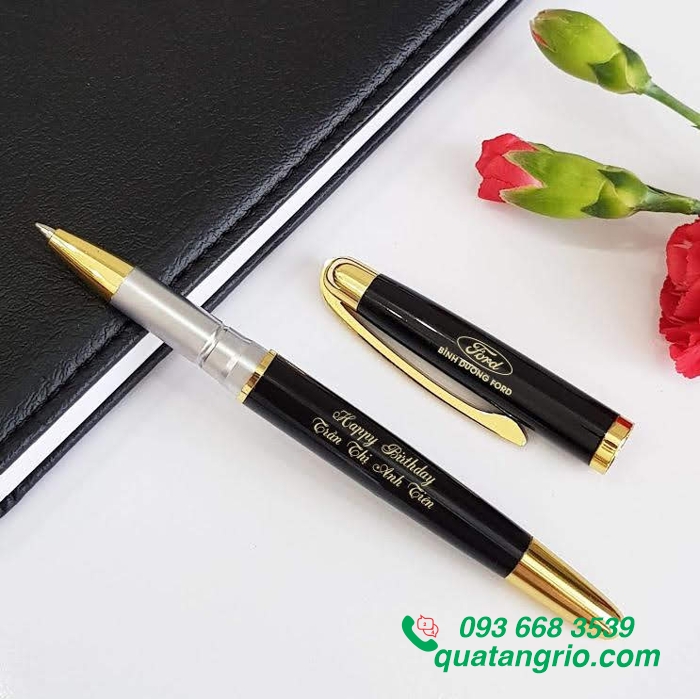 Bút nắp mở khoen vàng khắc logo doanh nghiệp