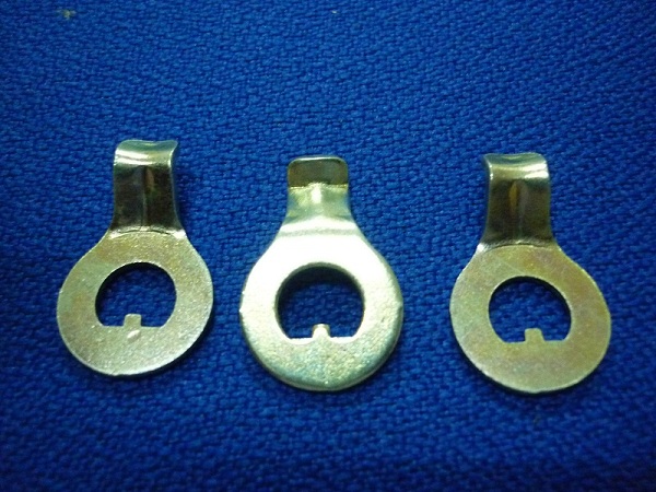 Tấm gạt khóa