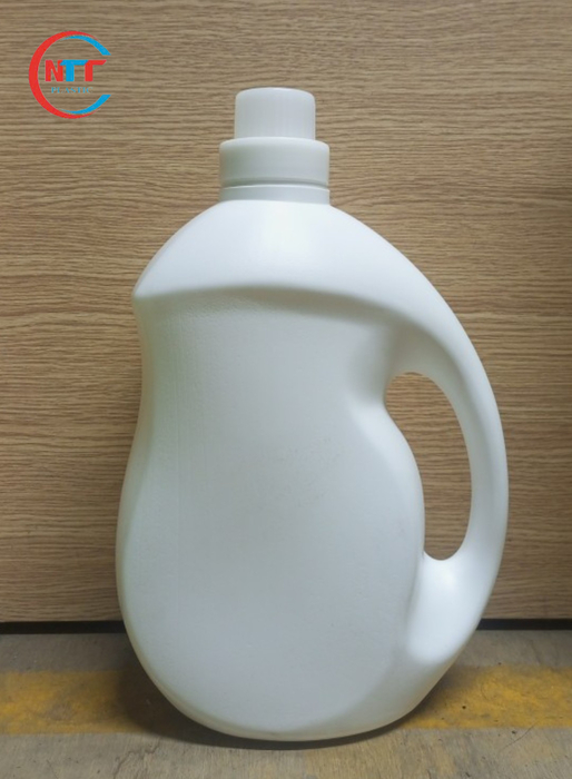 Can nước giặt 3,8 lít