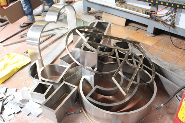 Gia công cắt inox bằng laser
