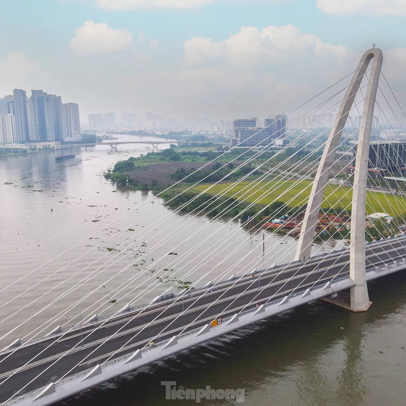 Cầu cổng và kết cấu hạ tầng giao thông